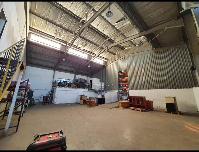 1,800M² WAREHOUSE FOR SALE IN CLEVELAND